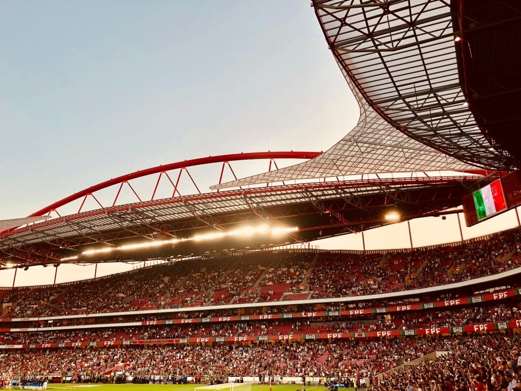 10 najbardziej spektakularnych stadionów na świecie